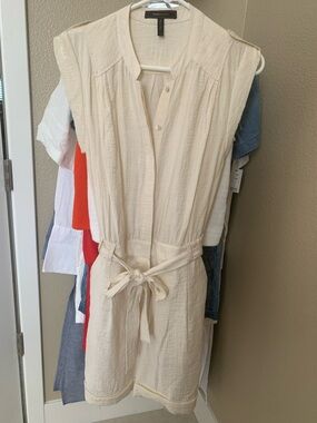 BCBG Maxazria Cream Textured Sleeveless Tie-Waist romper. Relaxed fit. NWOT